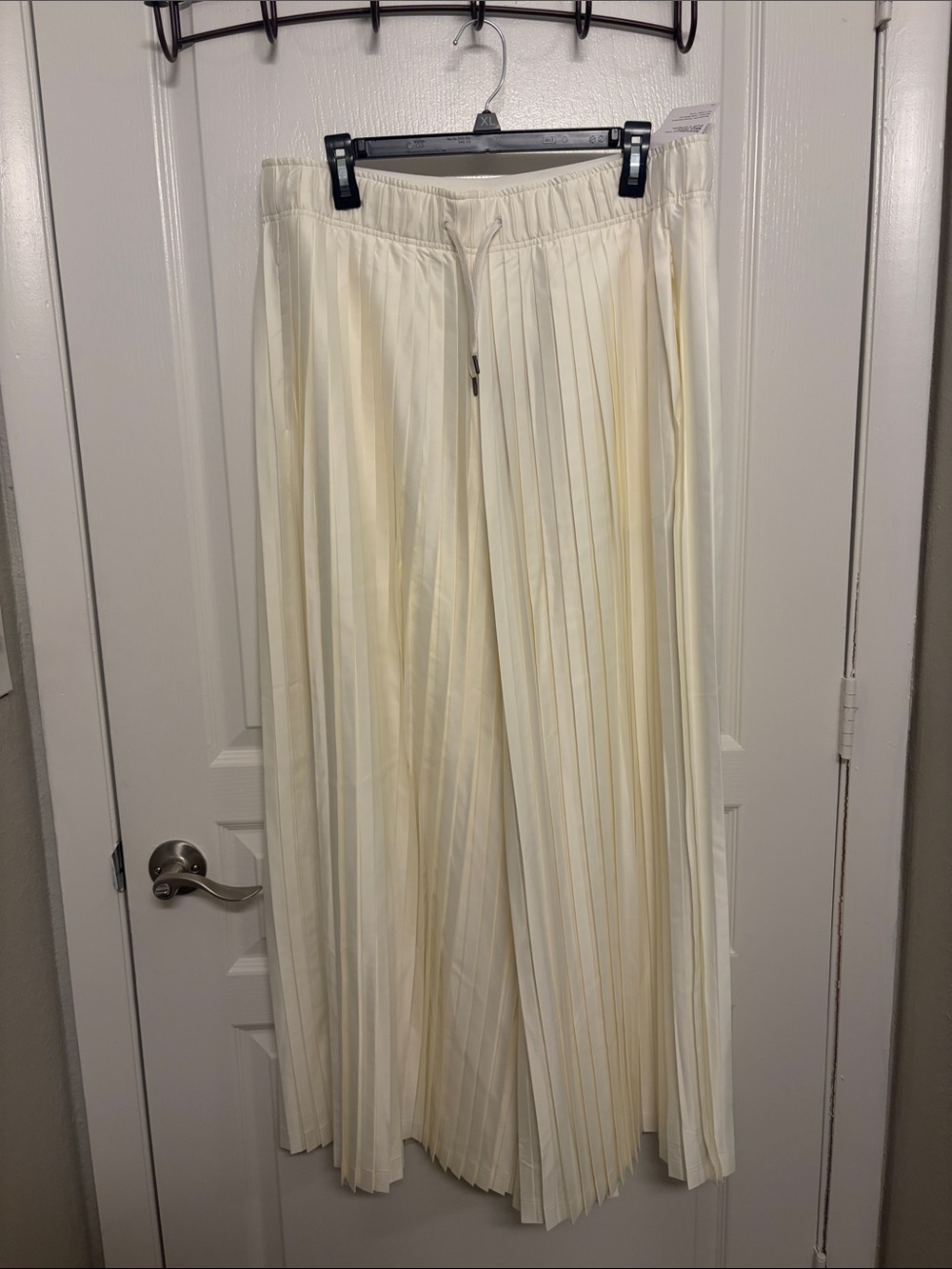 Nike Cream Pleated Wide-Leg Drawstring Pants